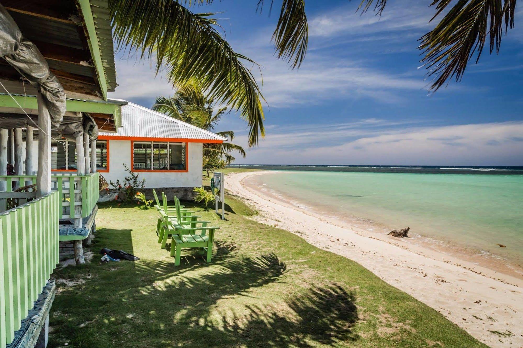Tailua Beach Fales Manase Exteriér fotografie